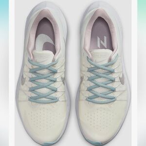 Women’s Nike Winflo 8 Premium 'Phantom Metallic Luster', size 8, good condition